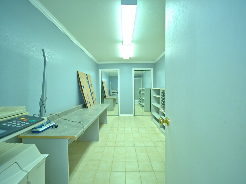 More Photos Of 629 S Broad St, Brooksville Office For Sale