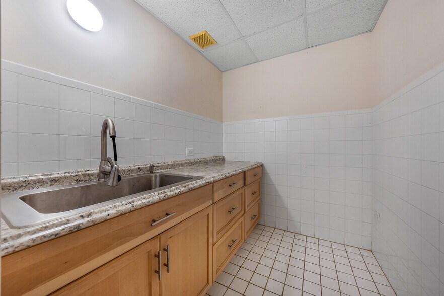 More Photos Of 9855 S Dixie Hwy, Pinecrest Freestanding For Lease