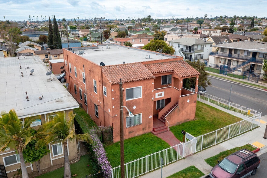 More Photos Of 1152 W 88th St, Los Angeles Apartments For Sale