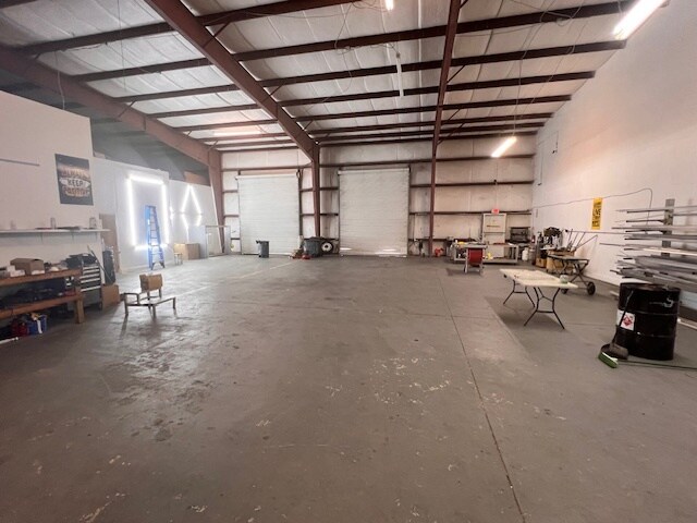 More Photos Of 4050-4060 Louis Ave, Holiday Warehouse For Lease