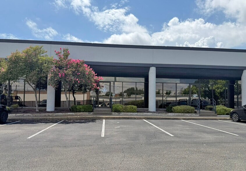 More Photos Of 2391 NE Loop 410, San Antonio Unknown For Lease