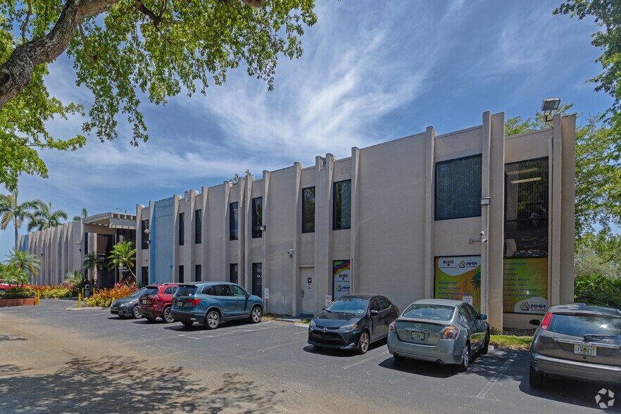 More Photos Of 440 E Sample Rd, Pompano Beach Office For Lease