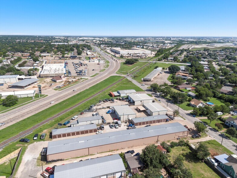More Photos Of 125 N 1st St, Hewitt Self Storage For Lease