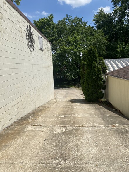 More Photos Of 916 Chester Pike, Prospect Park Showroom For Lease