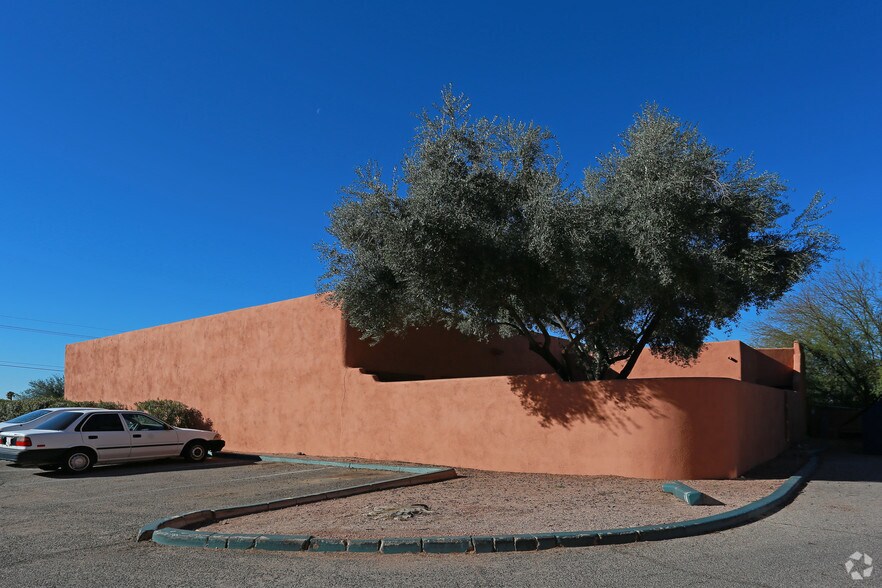 More Photos Of 8401 E 22nd St, Tucson Office For Lease