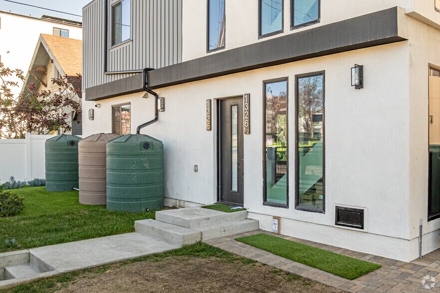 More Photos Of 1326 W 35th Pl, Los Angeles Apartments For Sale