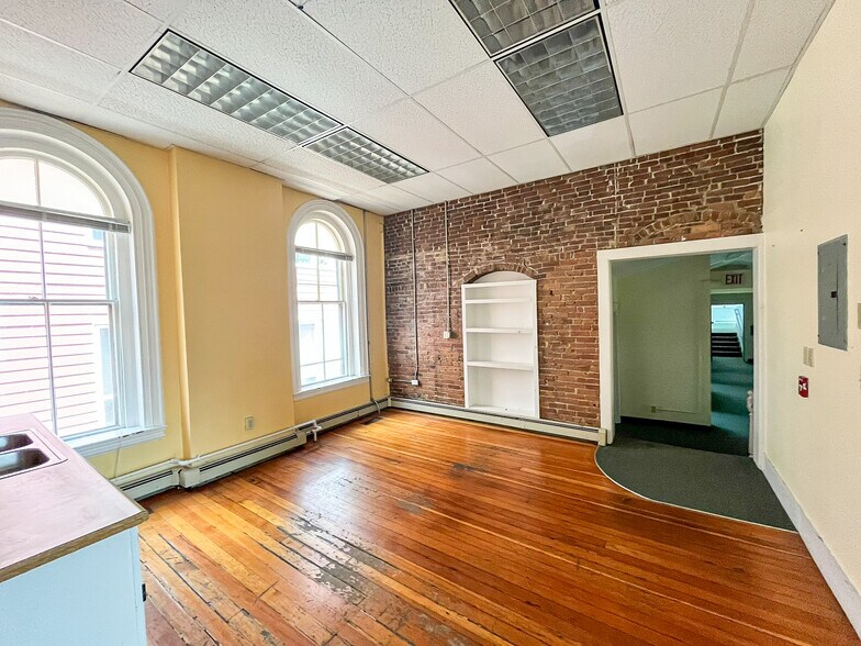 More Photos Of 181 Brackett St, Portland Apartments For Sale