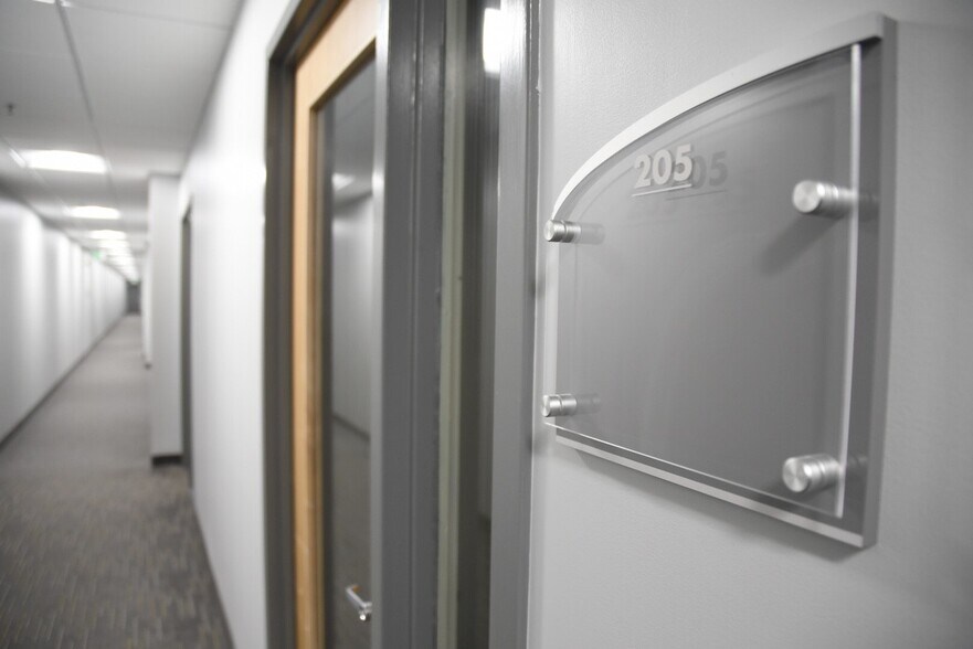 More Photos Of 40 W Chesapeake Ave, Towson Office For Lease