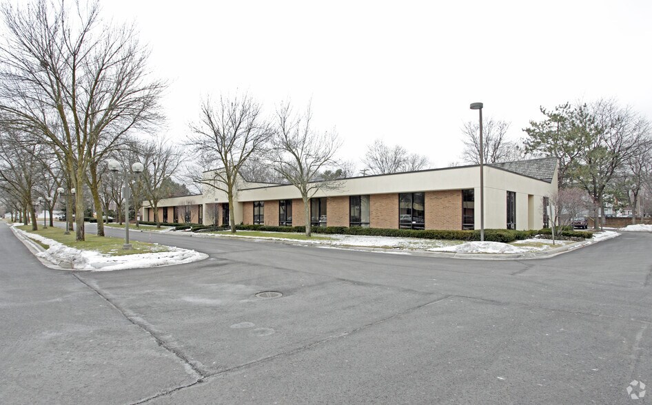 More Photos Of 100 Maple Park Blvd, Saint Clair Shores Unknown For Lease