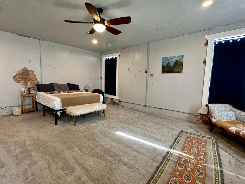 More Photos Of 101 N Waggoner St, Electra Flex For Sale