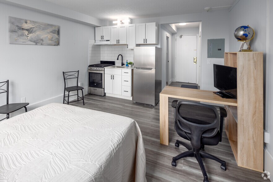 More Photos Of 186 King St, London Apartments For Lease