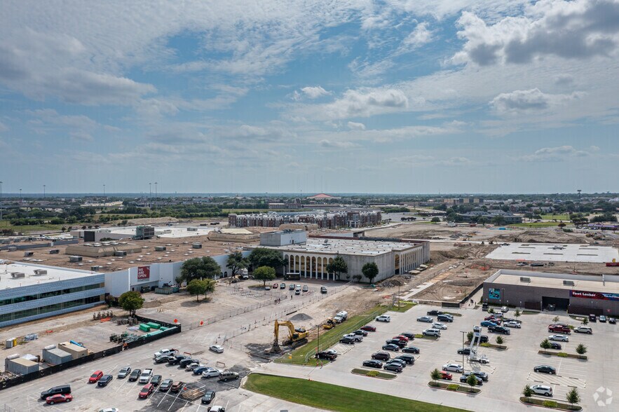 More Photos Of 3662 W Camp Wisdom Rd, Dallas General Retail For Lease