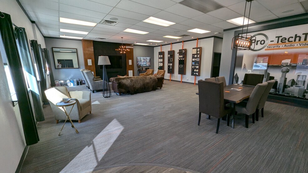 More Photos Of 1942 N Interstate 35E, Carrollton Warehouse For Lease