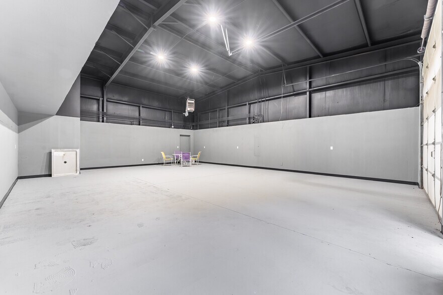 More Photos Of 160 Oldham Dr, Bella Vista Light Distribution For Sale