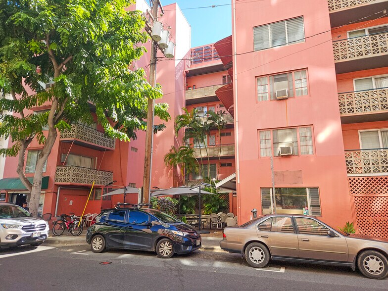 More Photos Of 151 Uluniu Ave, Honolulu Hotel For Lease