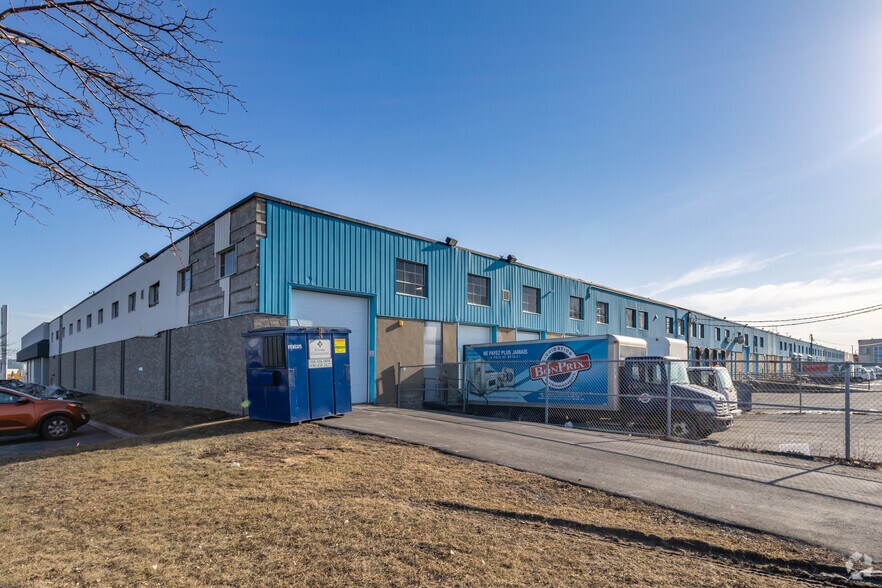 More Photos Of 588-670 Rue Jean-Neveu, Longueuil Storefront For Lease