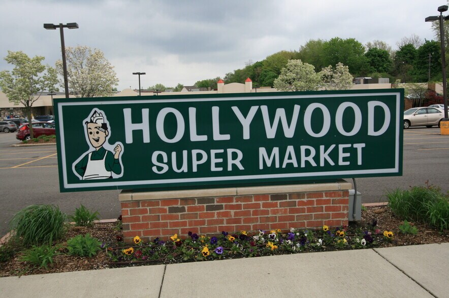 More Photos Of 1525-1611 S Opdyke Rd, Bloomfield Hills Unknown For Lease