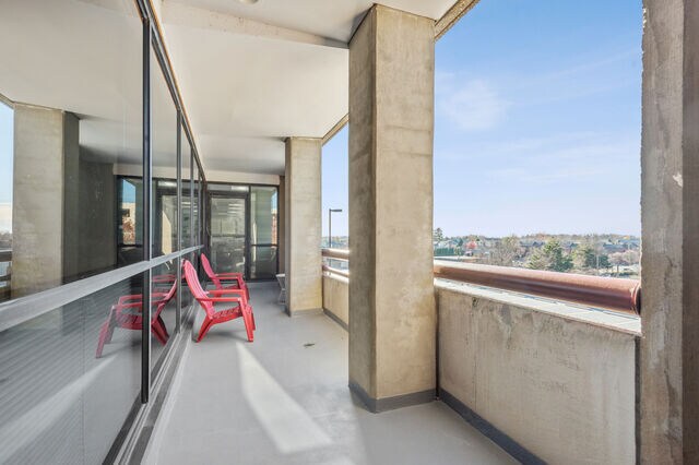 More Photos Of 1950 Old Gallows Rd, Vienna Office For Lease