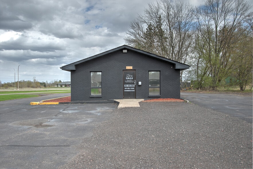 More Photos Of 111 4th Ave, Pease Flex For Sale