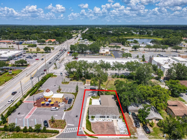 More Photos Of 507 East St, Longwood Office Residential For Lease