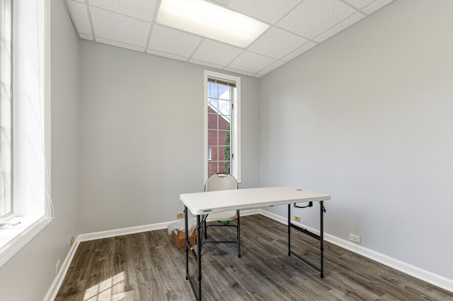 More Photos Of 821-824 Courtyard Dr, Hillsborough Office For Lease