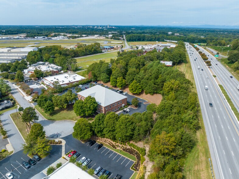 More Photos Of 47 Airpark Ct, Greenville Office For Lease
