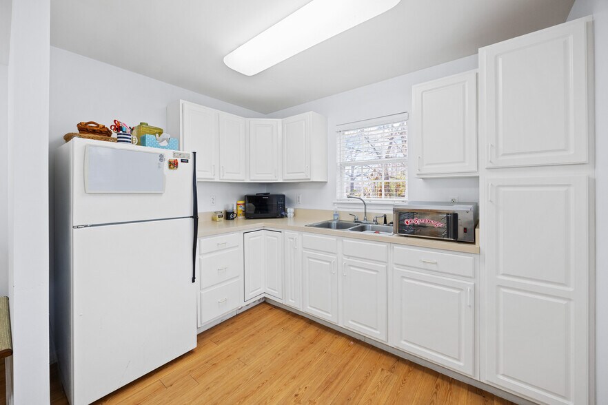 More Photos Of 4816 Greenwood Rd, Louisville Medical For Lease