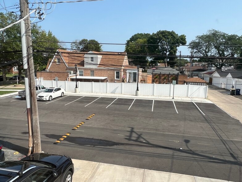 More Photos Of 7612 W North Ave, Elmwood Park Office For Lease