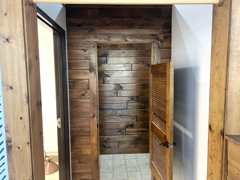 More Photos Of 14307 Gould St, Crosslake General Retail For Sale