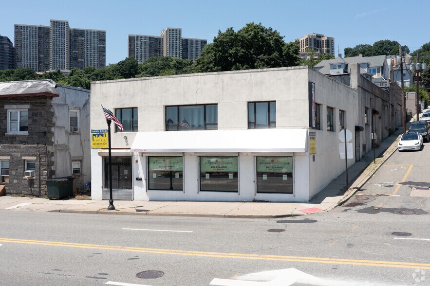 Primary Photo Of 982 River Rd, Edgewater Freestanding For Lease