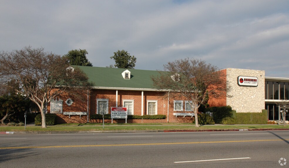 More Photos Of 10643-10661 Riverside Dr, North Hollywood Office For Lease