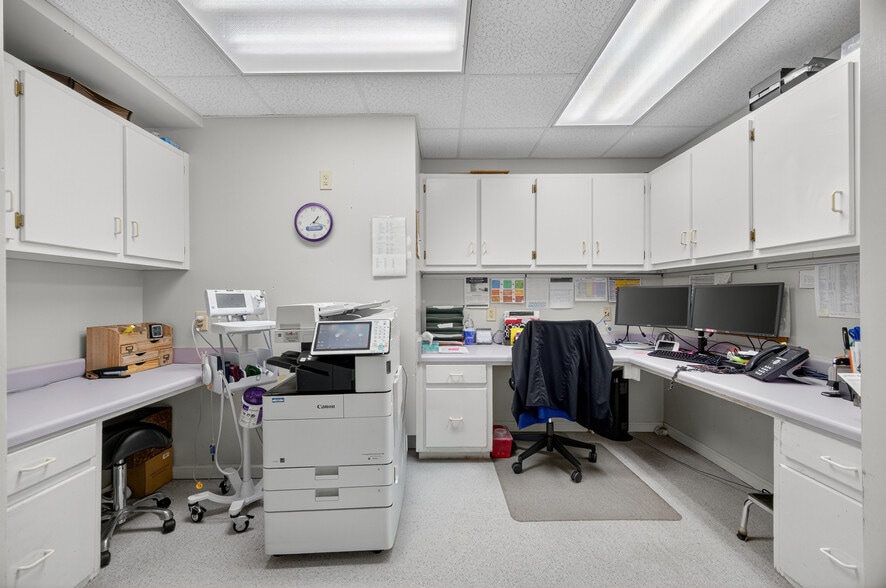 More Photos Of 207 Elk Ave S, Fayetteville Office For Sale