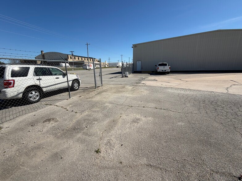 More Photos Of 3248 N Sheridan Rd, Tulsa Warehouse For Sale