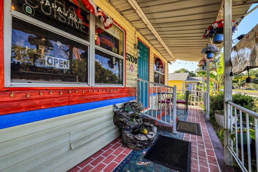 More Photos Of 5709 6th St, Zephyrhills Restaurant For Sale