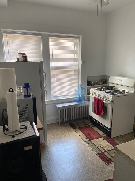 More Photos Of 4832 W Montrose Ave, Chicago Apartments For Sale