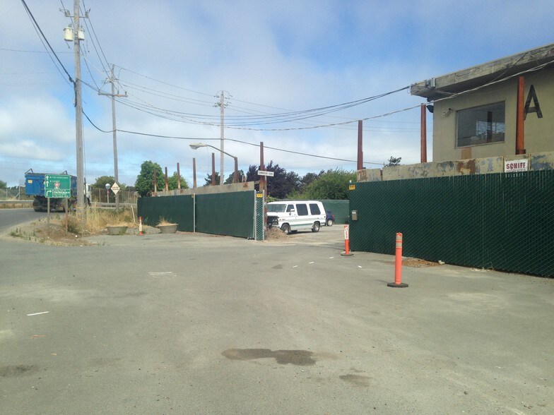 More Photos Of 11 Parr Blvd, Richmond Distribution For Lease