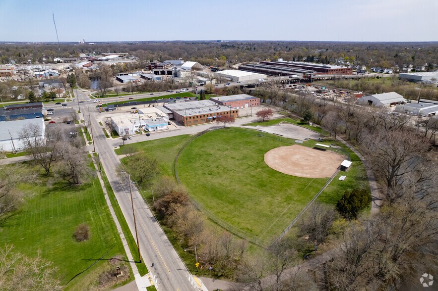 More Photos Of 1121 River St, Lansing Distribution For Lease