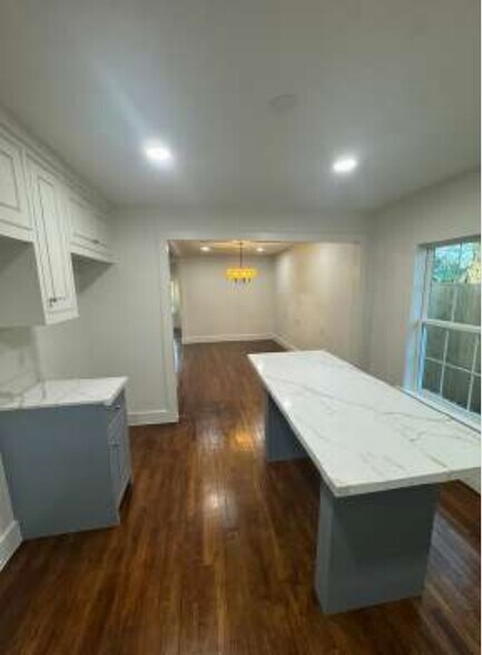 More Photos Of 1105 N Meyer Rd, Seabrook Office For Sale