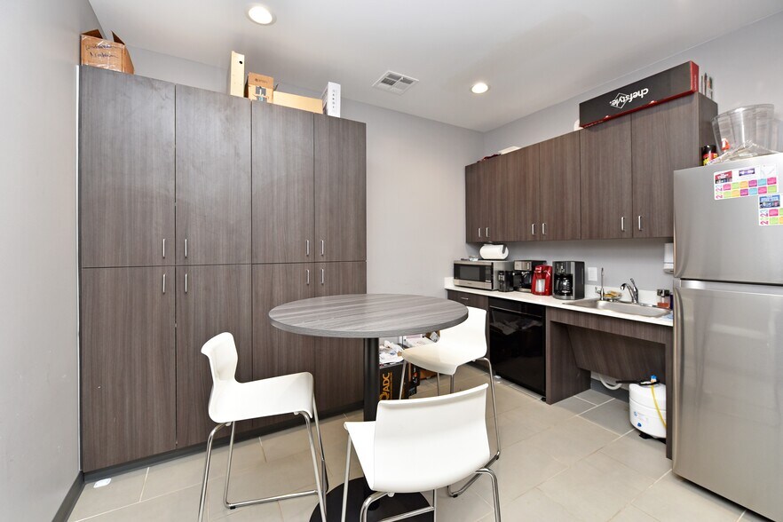 More Photos Of 800 Bonaventure Way, Sugar Land Office For Lease