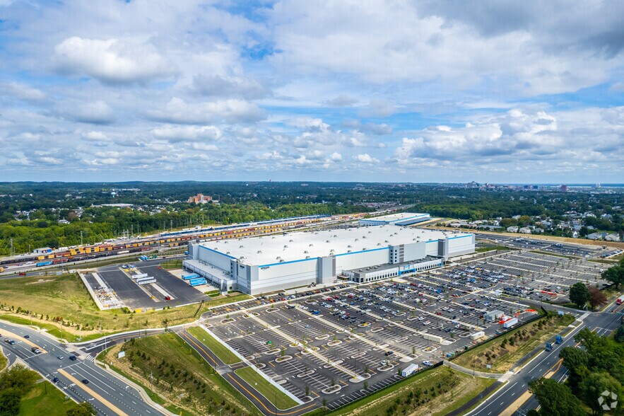 More Photos Of 1025 Boxwood Rd, Wilmington Distribution For Lease