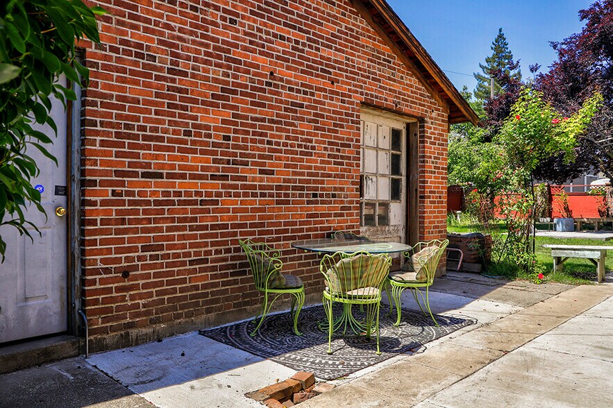 More Photos Of 139 SW I St, Grants Pass Specialty For Sale