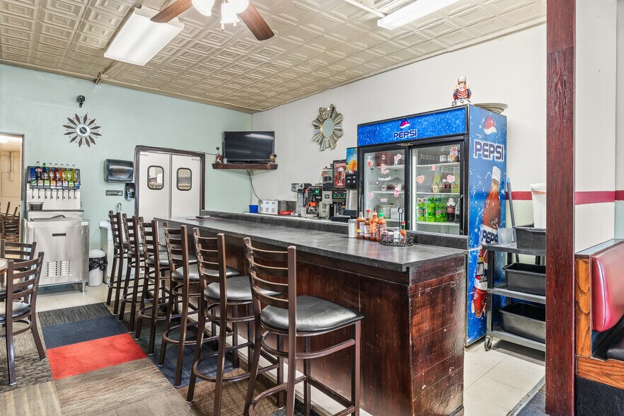 More Photos Of 6569 Cameron Ave, Vesper Restaurant For Sale