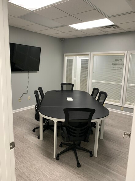 More Photos Of 5610 Fort Caroline Rd, Jacksonville Medical For Lease