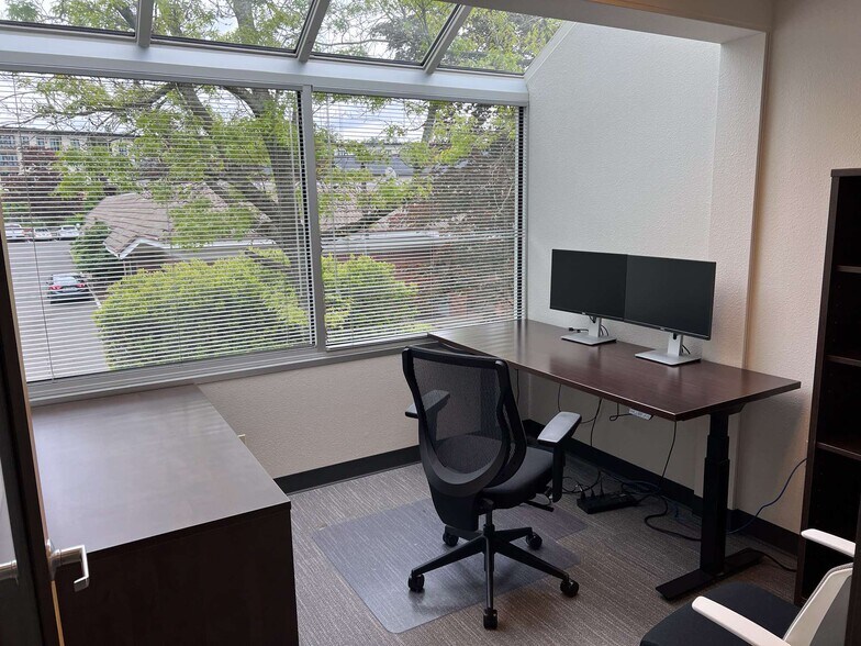 More Photos Of 3990 Collins Way, Lake Oswego Office For Sale