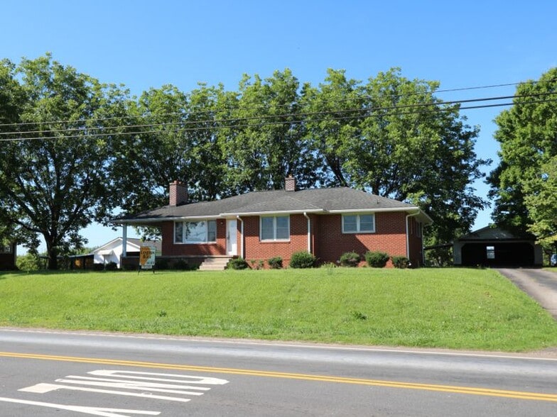 Primary Photo Of 2541 Locust Hill Rd, Taylors Office Residential For Lease