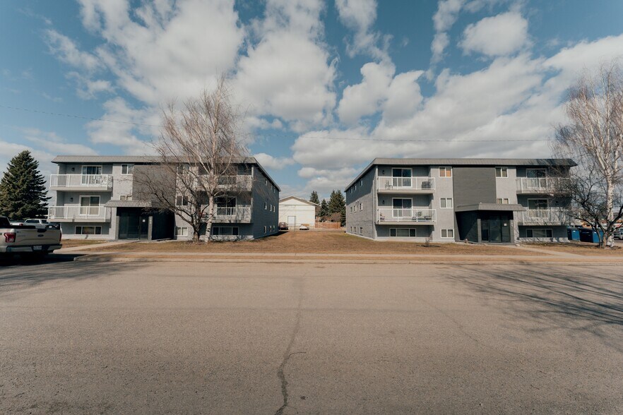 More Photos Of 103 Alder Dr, Hinton Multifamily For Sale