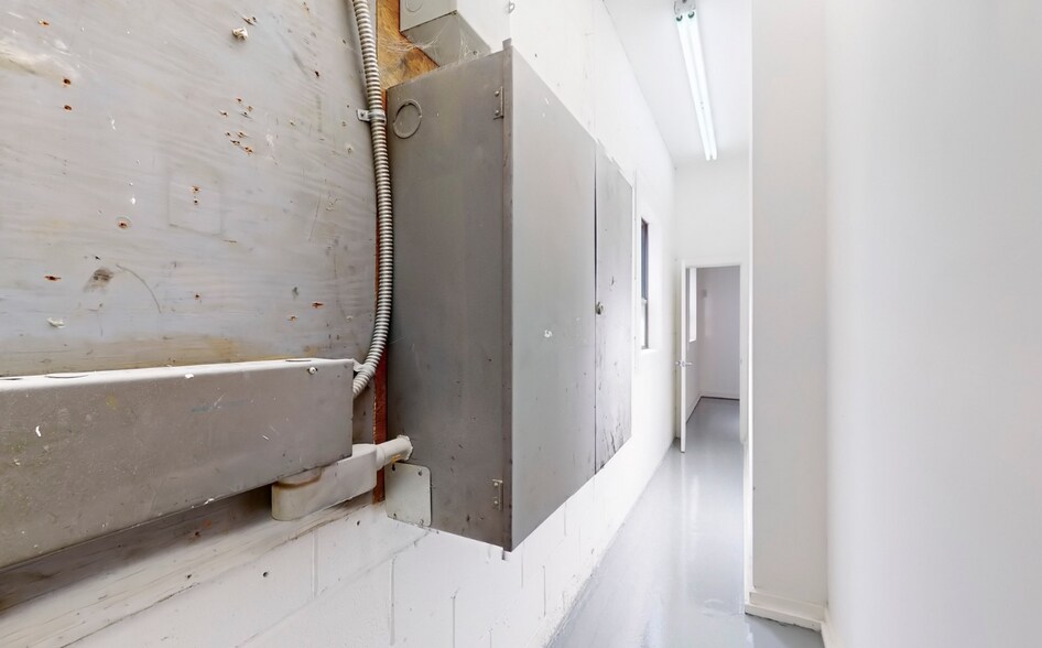 More Photos Of 11 Millwick Dr, Toronto Manufacturing For Lease