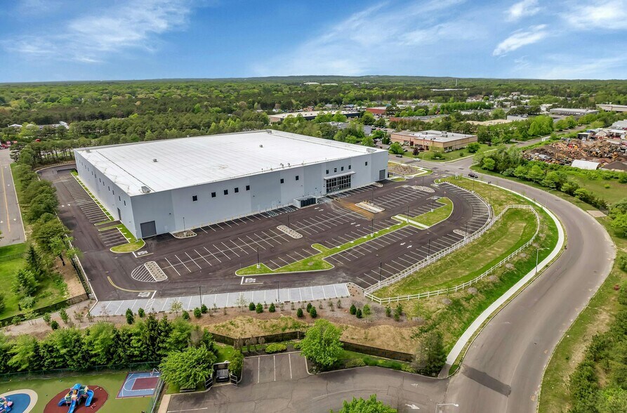 More Photos Of 645 National Blvd, Medford Distribution For Lease