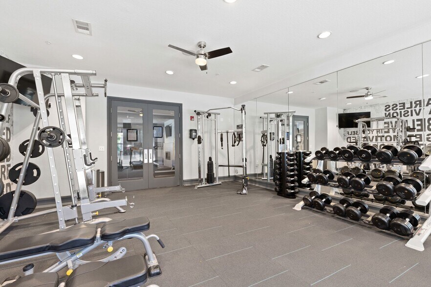 More Photos Of 801-901 Englewood Pky, Englewood Apartments For Lease