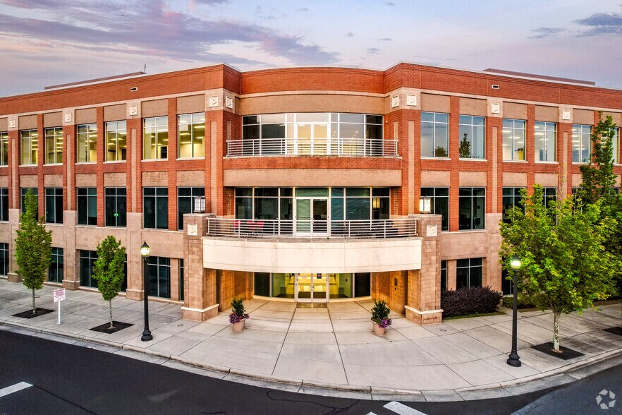 More Photos Of 3430 Toringdon Way, Charlotte Office For Lease